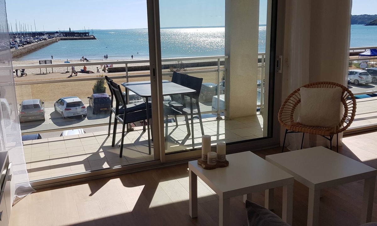 Binic Apartment | Apartment facing the sea, the beach 30 meters away!
