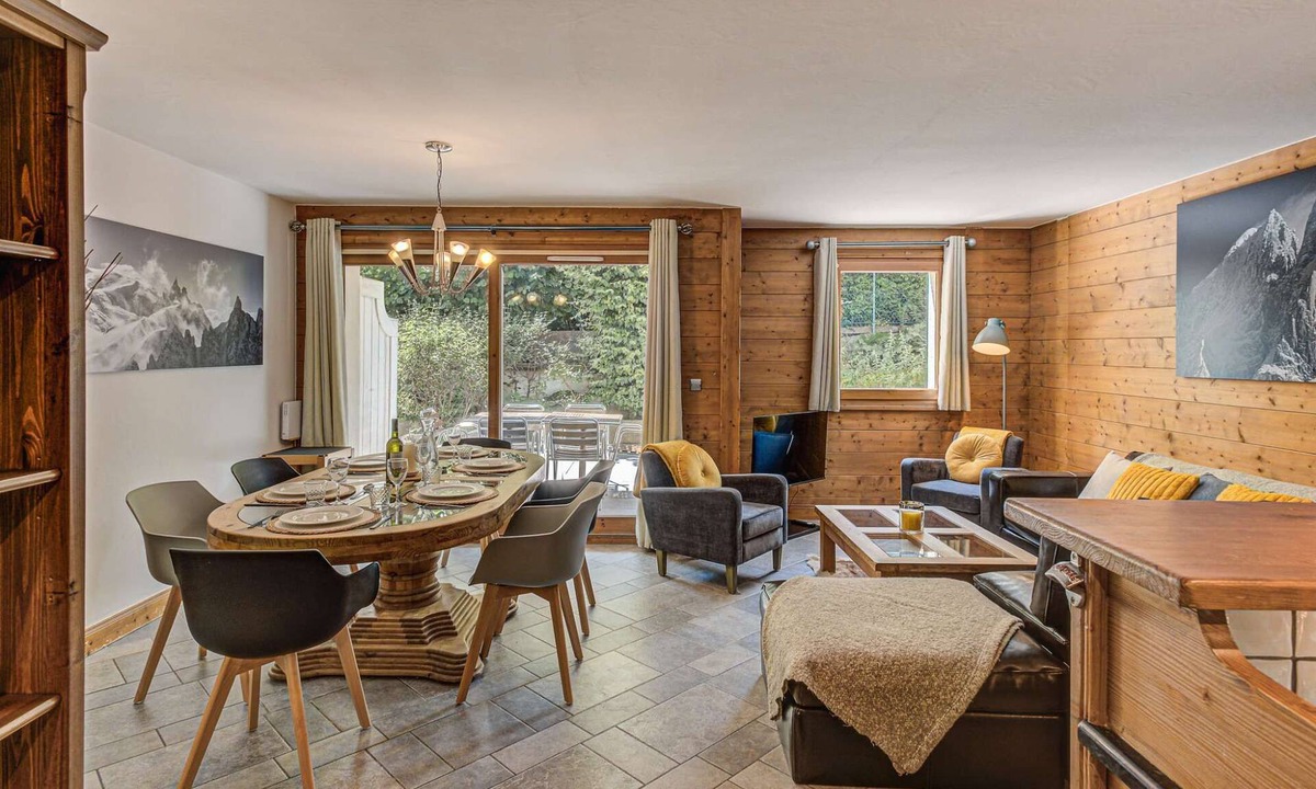 Chamonix City Centre Apartment | Apartment Villa Vallet - Alpes Agency - Chamonix Old Town - Sleeps 6