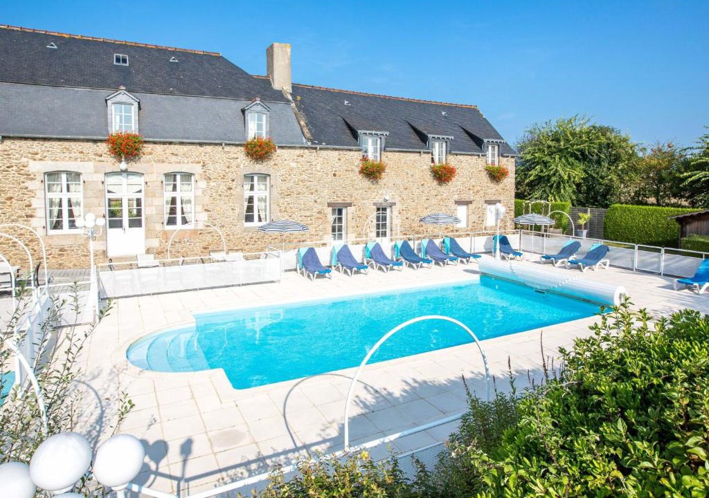 Saint-Jouan-des-Guerets Apartment | Apartment La Bisquine by Interhome