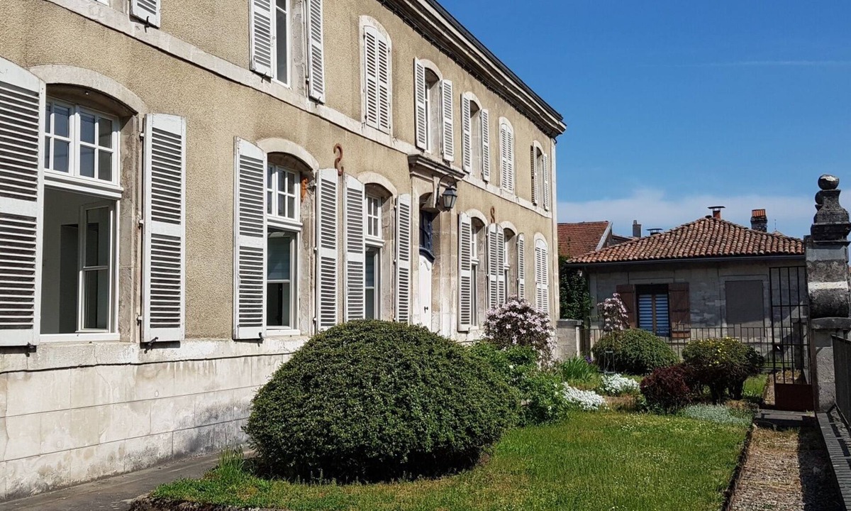 Dugny-sur-Meuse Apartment | Apartment in family home on the outskirts of Verdun