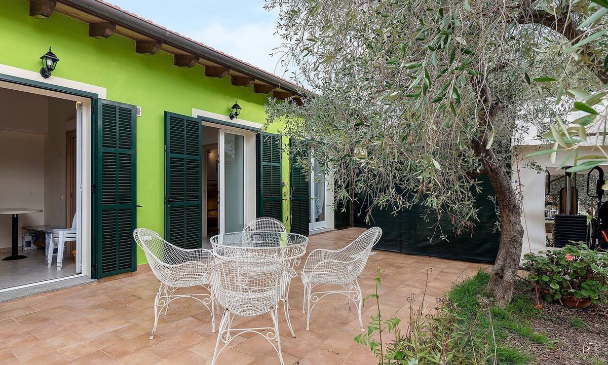 Santo Stefano al Mare Apartment | Apartment with Private Garden and Wi-Fi in Santo Stefano al Mare