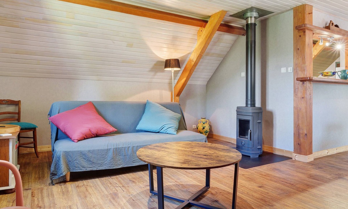 Villelongue Apartment | Apartment 'L'Appartement Des Trois Vallées' with Mountain View, Private Terrace and Wi-Fi
