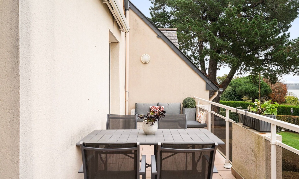 La Richardais Apartment | Apartment 'L'Escale Du Bord De Rance' with River View, Private Terrace, and Wi-Fi