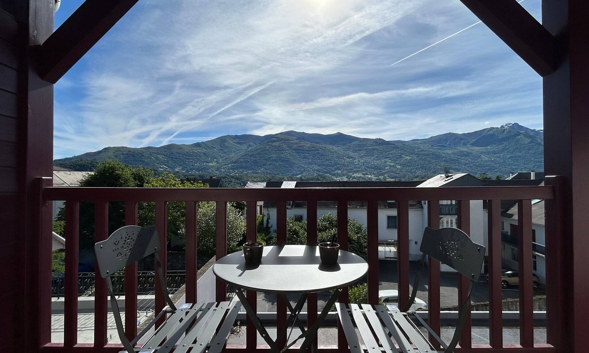 Argeles Gazost Apartment | Apartment "Le Balaitous" with Mountain View, Wi-Fi, and Air Conditioning