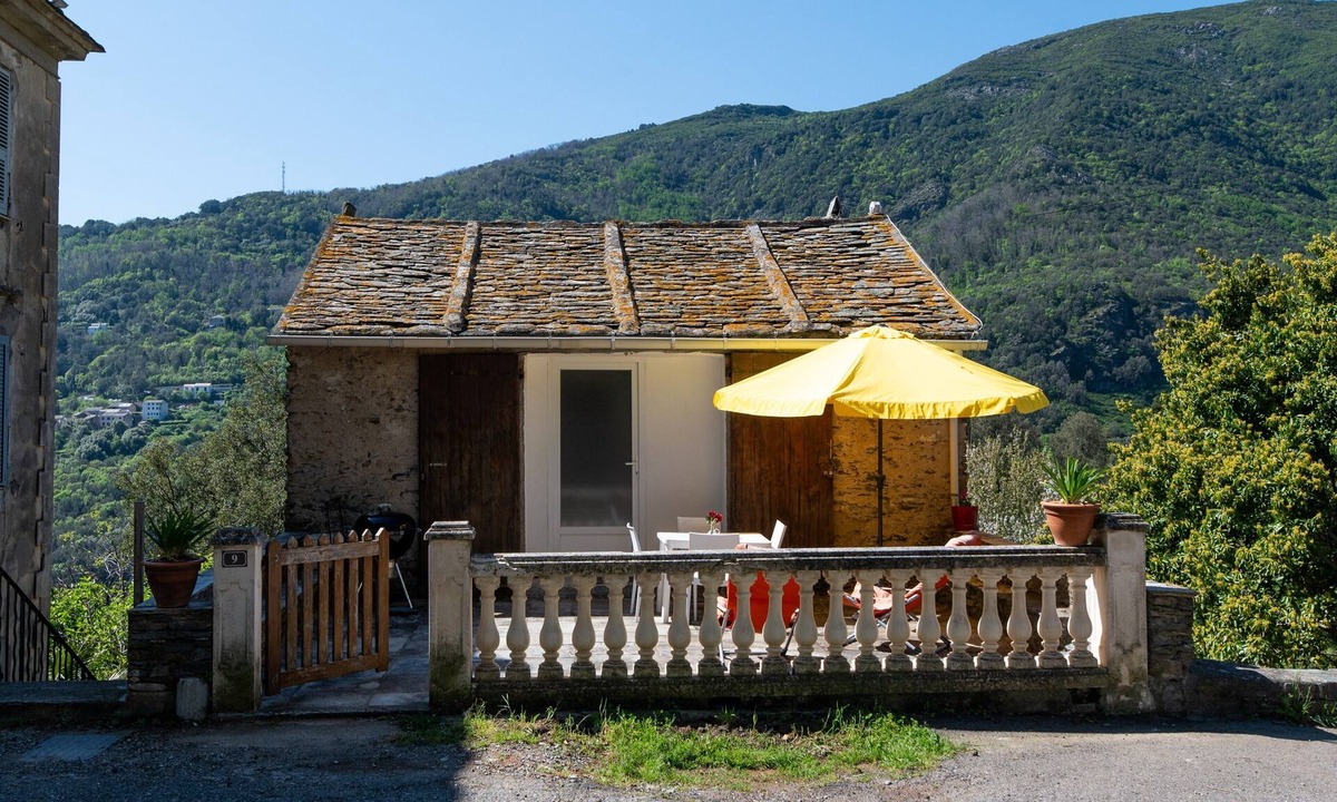 Figarella Apartment | Apartment 'Maisonnette Chez Aurèle' with Mountain View