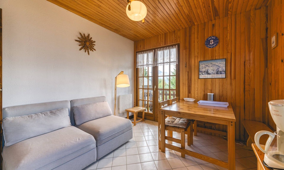 Villard-Reculas Apartment | Apartment 'Meije 4 Chaleureux' with Mountain View, Balcony and Wi-Fi