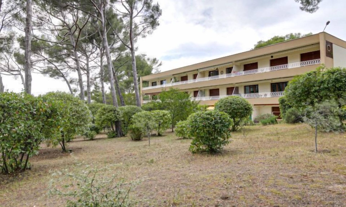 Sanary-sur-Mer Apartment | Apartment Résidence Eden Parc in Sanary sur Mer - 6 persons, 2 bedrooms