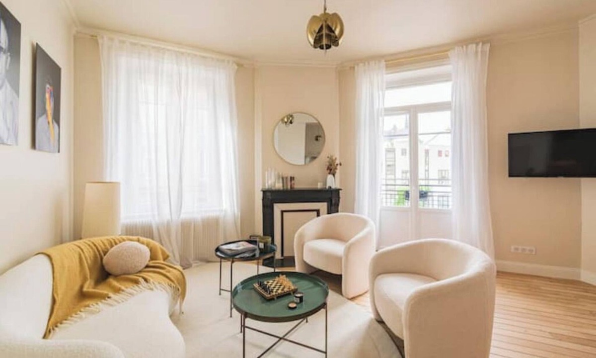 Reims City Centre Apartment | Apartment terrace cathedral view city center