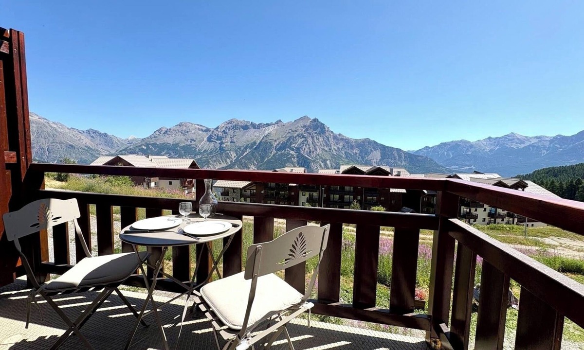 Puy-Saint-Vincent Apartment | Appart 1800m, 6 pers. vue superbe, au pied des pistes ! 6 pers flat ski-in/out