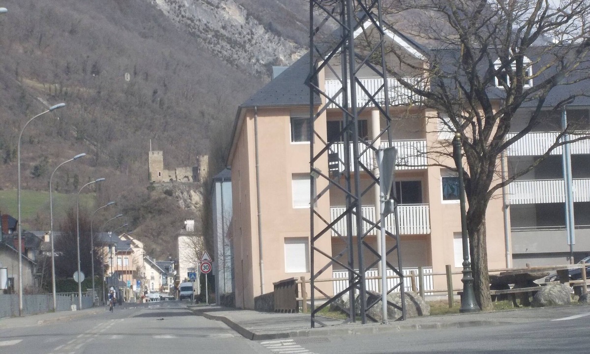 Luz-Saint-Sauveur Apartment | APPART 4/6 2* 400 m from the center TARIF vacances 360 hors V 200 E CURE 540