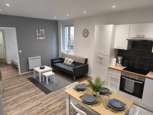 Charleville-Mezieres Apartment | Appart budget avec parking au centre-ville