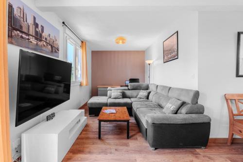 Fontaine-Bayonne-Cartoucherie Apartment | Appartement " Côté Zenith " Terrasse - Clim - Bureau