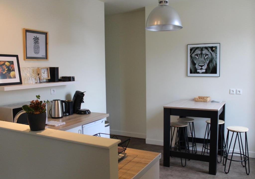 Briey Apartment | Appartement Central à Briey : 2 Ch, Cuisine équipée, Proche Commerces et Activités - FR-1-584-105