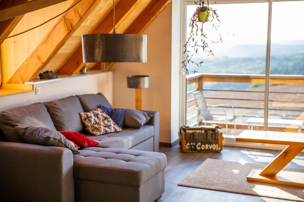 Saint-Come-d'Olt Apartment | Appartement charmant à Saint-Côme-d'Olt - 80 m² avec balconc