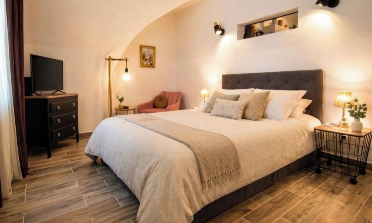 Remoulins Apartment | Appartement cosy rénové – Pont du Gard, centre
