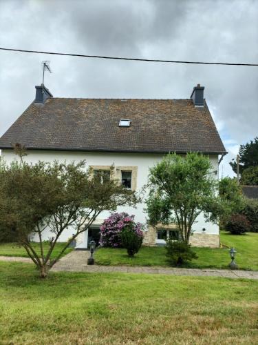 Belle-Isle-en-Terre Apartment | Appartement d'une chambre avec jardin clos et wifi a Belle Isle en Terre