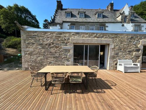 Plouneventer Apartment | Appartement dans un moulin avec terrasse