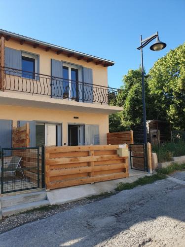 La Mure Argens Apartment | Appartement duplex neuf avec patio, balcon, plein Sud