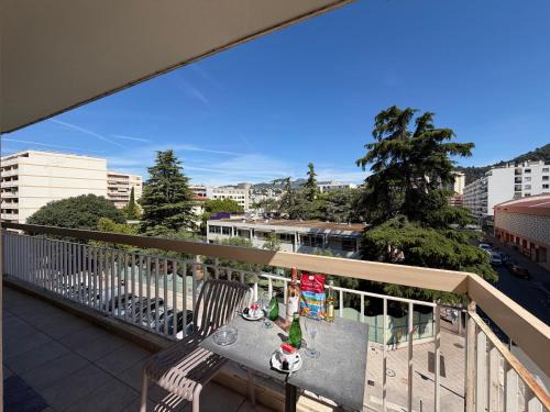 Saint-Roch Apartment | Appartement Familial T3 Terrasse, Clim & Parking Gratuit
