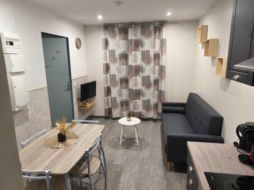 Charleville-Mezieres Apartment | Appartement RDC avec parking au centre-ville