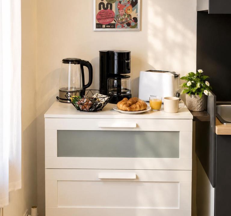 Charleville-Mezieres Apartment | Appartement 4 Pers animaux admis frais en suppléments cour et parking gratuit