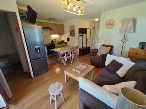 Luz-Saint-Sauveur Apartment | Appartement meublé T3 avec terrasse vue montagne