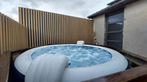Plouer-sur-Rance Apartment | Appartement MVM Jacuzzi proche Saint-Malo
