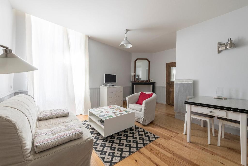 Rodez Apartment | Appartement Place du Bourg Centre Historique