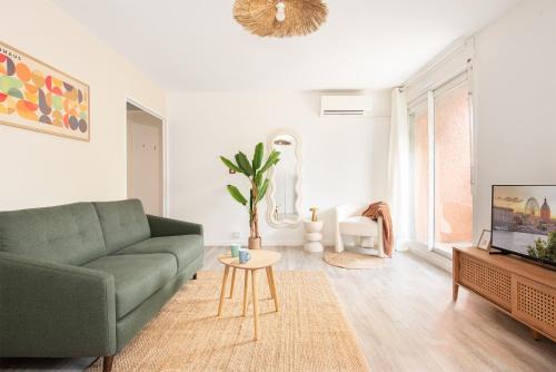 Blagnac Apartment | Appartement with terrace, AC - climatisation- parking- Blagnac, 5min Airport & AIRBUS