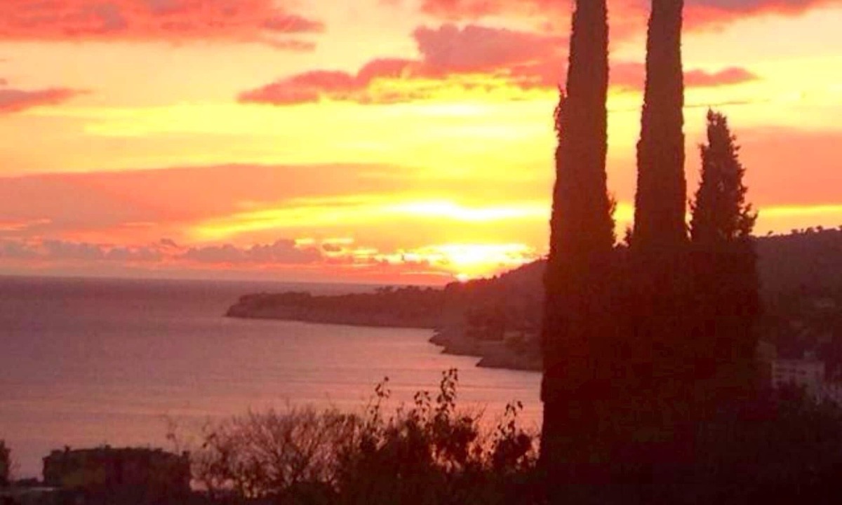 Cassis Apartment | Apt 2 bedrooms air-conditioned Cassis. Terrace with sea view, Parking. Beach village on foot