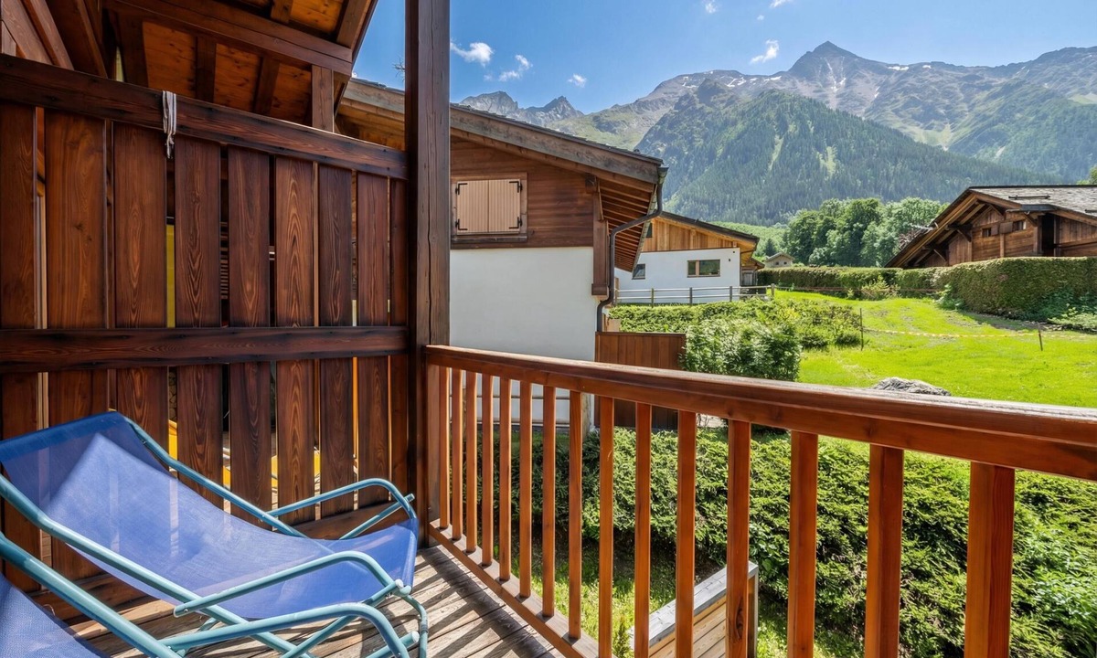 Les Bossons Apartment | Apt Des Granges Balcony Duplex Near Chamonix for 5, Chamonix, France
