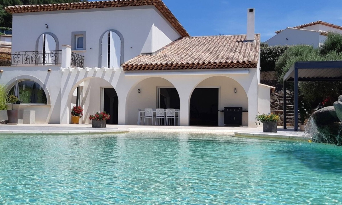 Ollioules Villa | Architect-designed villa with pool and jacuzzi, sea view