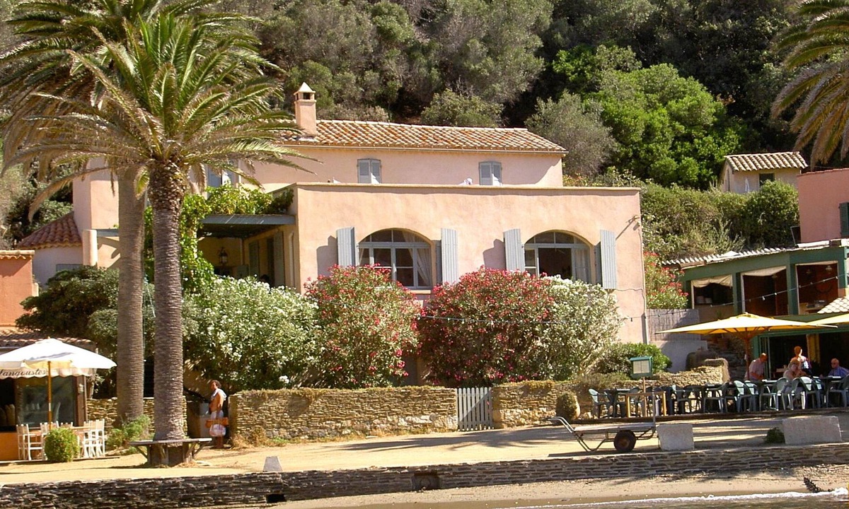 Port-Cros House | Art-deco villa located in the heart of the charming little port of the island of Port-Cros