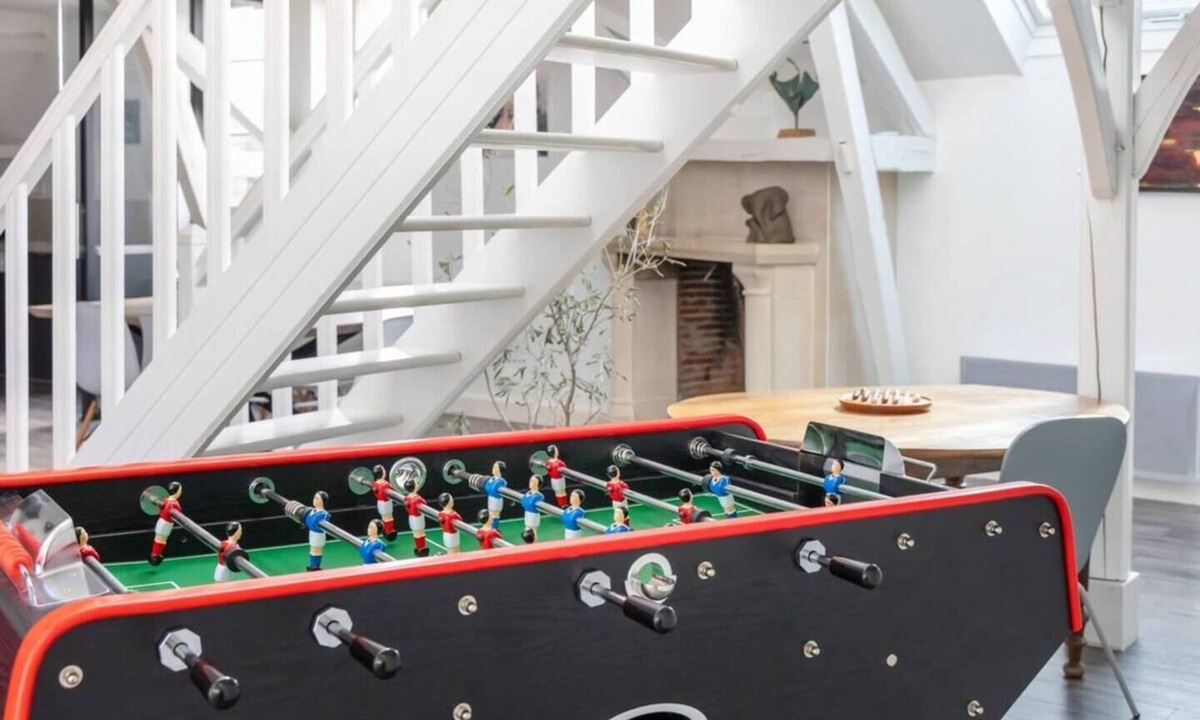 Sainte-Savine Apartment | Artists' Loft