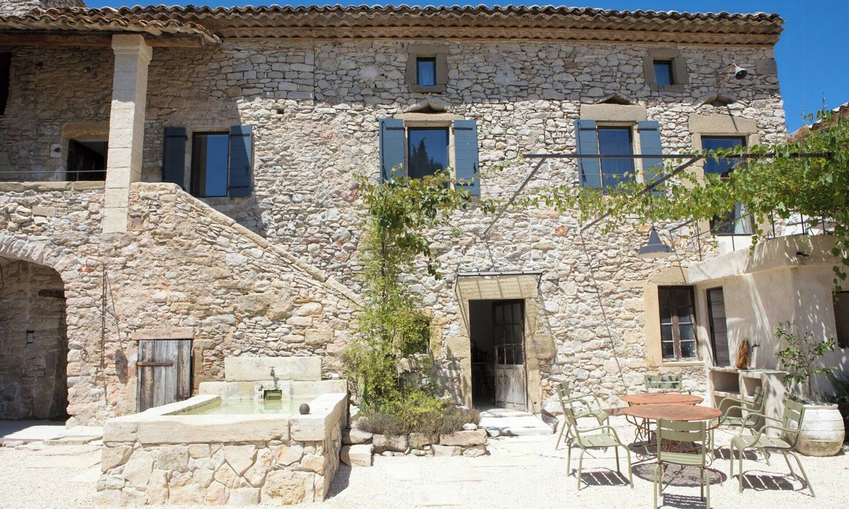 Belvezet Apartment | Artists retreat in historic Belvézet farmhouse