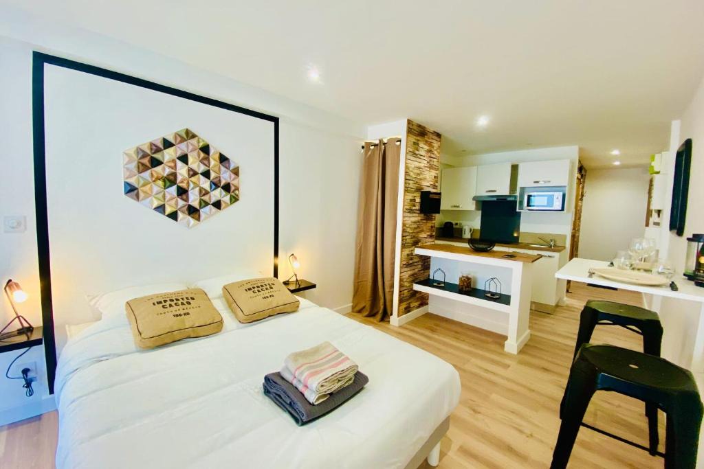 Quartier Administrations Apartment | At the Clos des Arènes La Halte Tendance