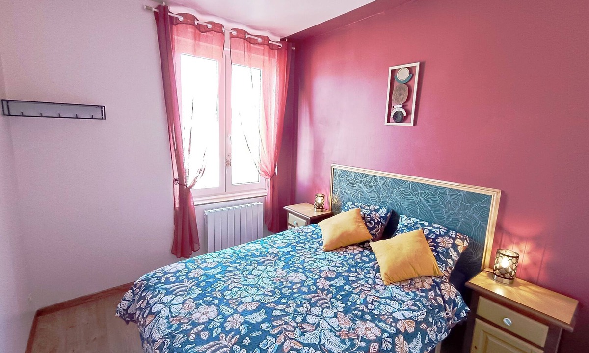 Chalons-en-Champagne Apartment | At the foot of station n°7