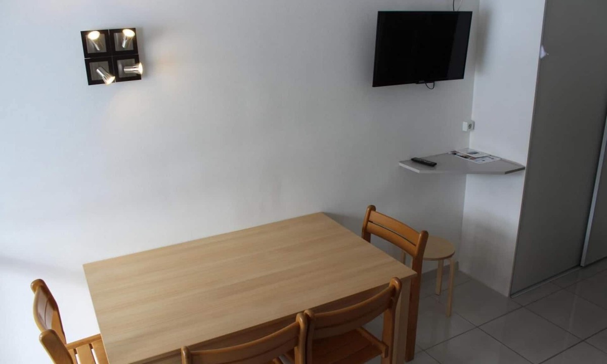 Saint-Etienne-en-Devoluy Apartment | At the foot of shops, 4th floor, balcony, tv, 27m², Superdévoluy
