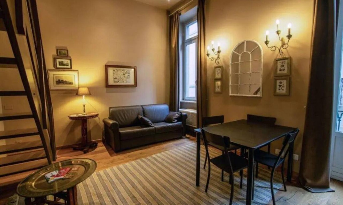 Roman Quarter Apartment | Atriums Apartment Quovis Domus, an enchanting nest in the heart of city centre