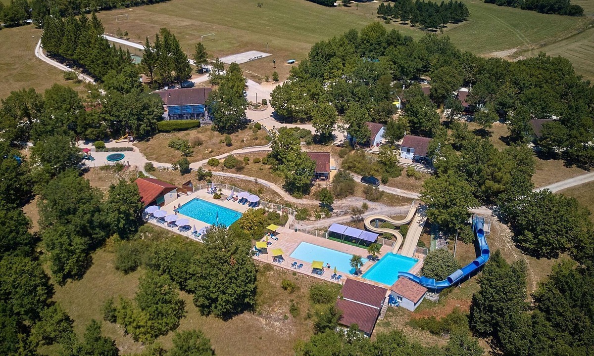 Mauroux House | Attractive bungalow with a terrace on a hill in the Dordogne