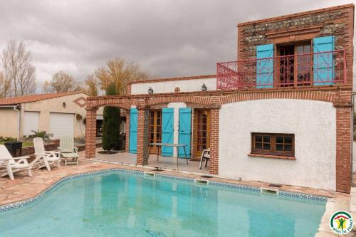 Roques House | Au village