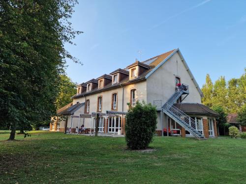 Rosieres-pres-Troyes Hostel | auberge de jeunesse Troyes rosières