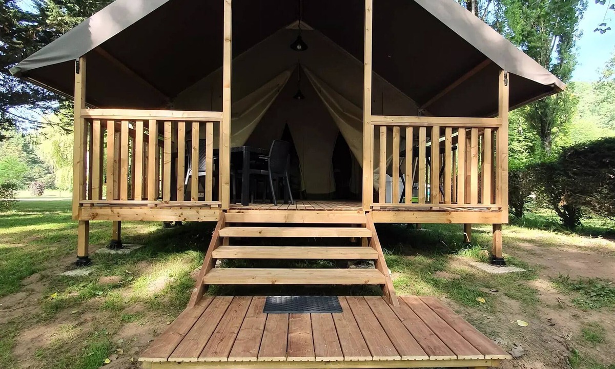 Le Change House | Auberoche campsite * - MINI-WOOD LODGE TENT on canvas stilts, without toilets, for 4 people 4 people