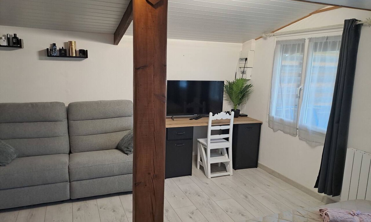 Audenge Ski Chalet | Audenge chalet with terrace, pool & parking