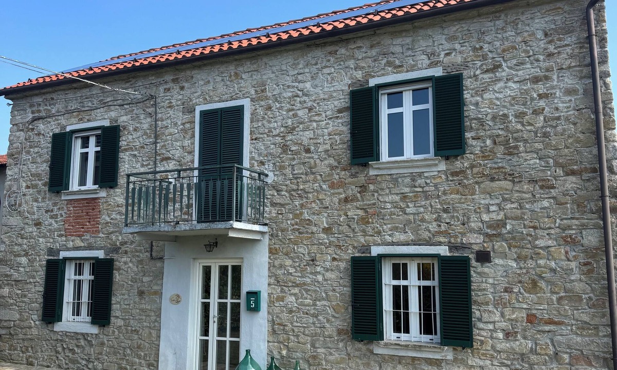 Cessole House | Authentic stone house for 12 on top of the hill in Piedmont with great views and pool