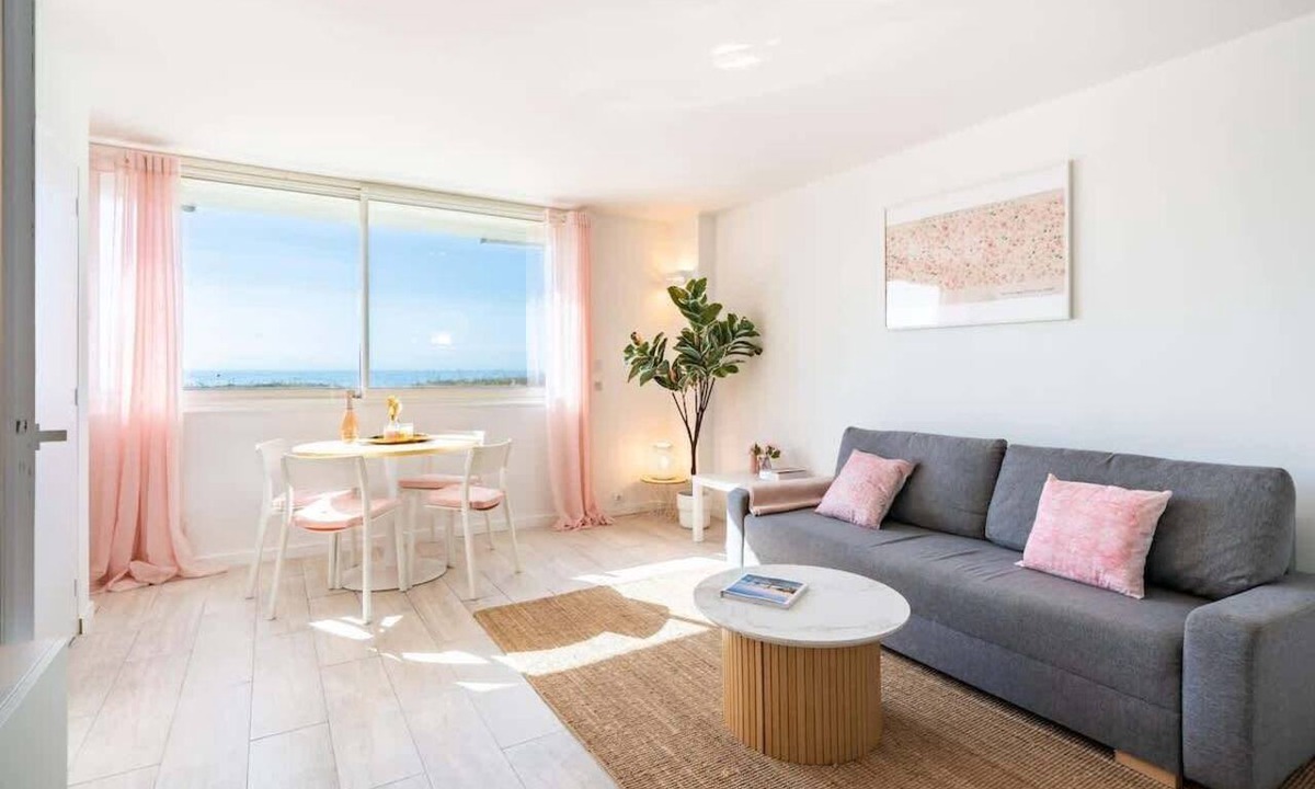 Villeneuve Loubet Beach Apartment | Azur retreat High-End Seafront Apartment
