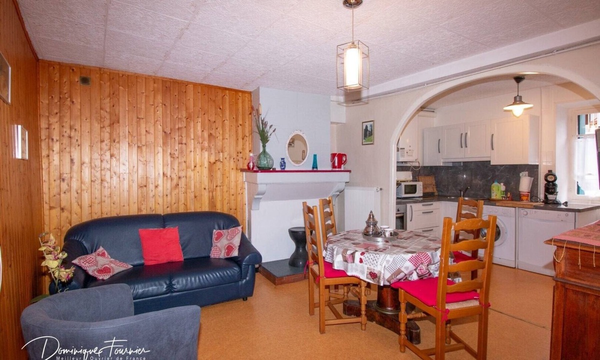 Peyragudes Apartment | 'Bagnères de Luchon' Apartment with Mountain View and Wi-Fi