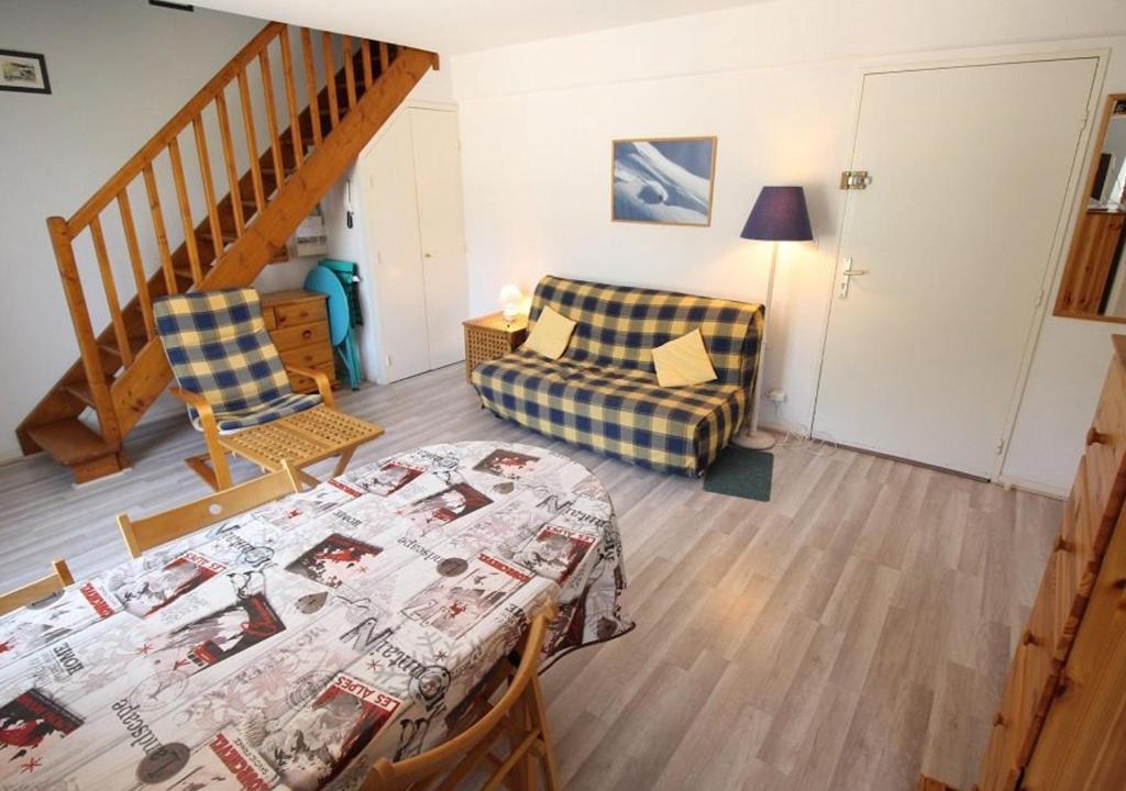 Bagneres-de-Luchon Apartment | Bagnères-de-Luchon : Duplex calme 4 pers, balcon, parking - FR-1-313-143