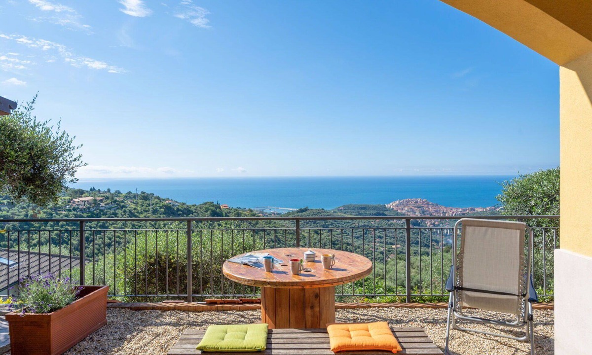 Artallo Apartment | Beautiful apartment for 4 guests with WIFI, A/C, TV and patio