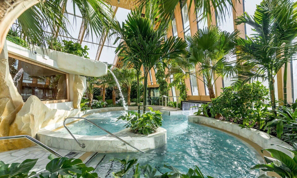 Hattigny House | Beautiful apartment in villa for 6 guests with hot tub, WIFI, pool, TV and terrace